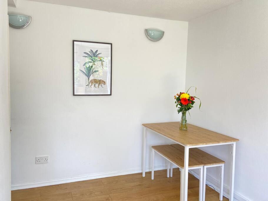 Stylish & Tranquil Flat With Excellent Connections Londen