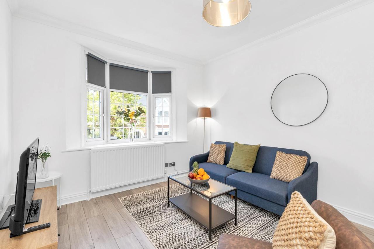 Appartement Modern Two Bedroom With Free Parking! Londen