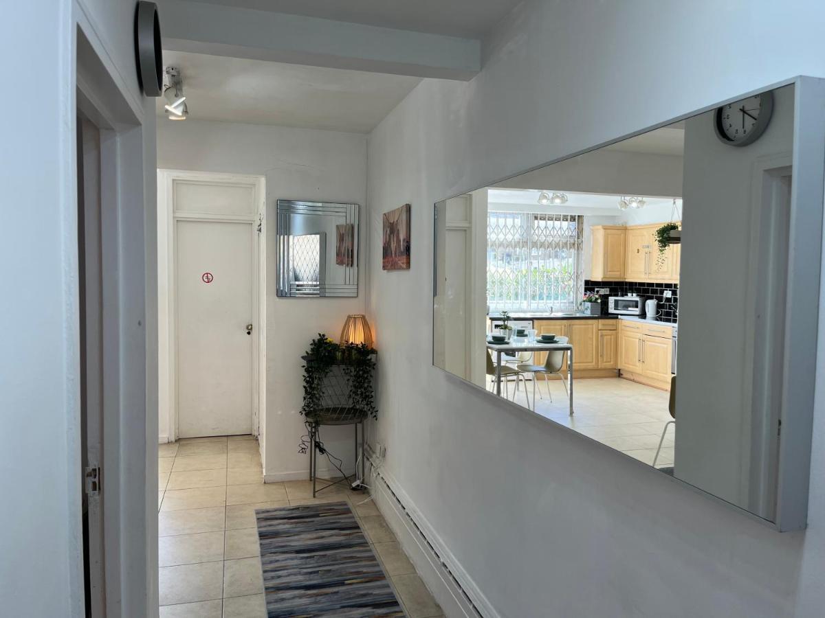 Urluxury 4 Bedroom 5-baths House In Marble Arch, Appartement Londen