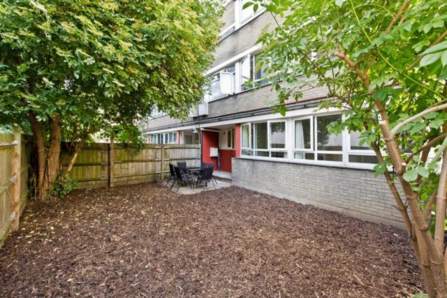 Joivy Spacious Apt With Private Yard In Notting Hill Apartment *