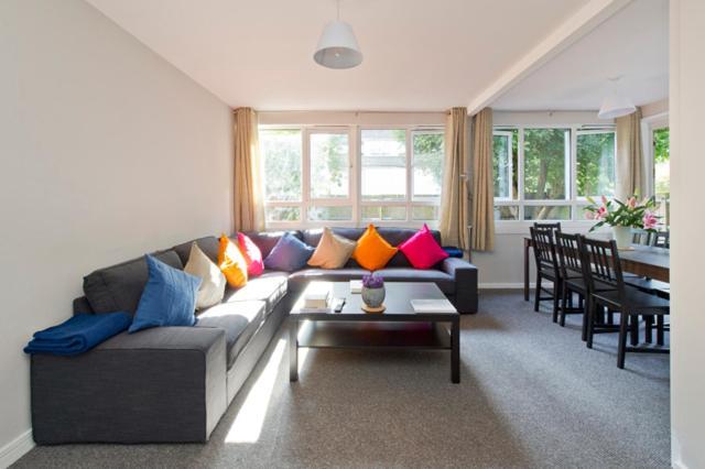 Apartment Joivy Spacious Apt With Private Yard In Notting Hill *