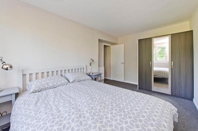 Joivy Spacious Apt With Private Yard In Notting Hill *