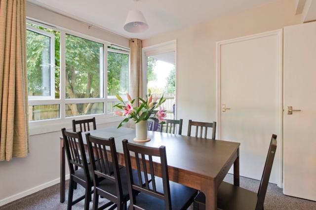 Joivy Spacious Apt With Private Yard In Notting Hill *