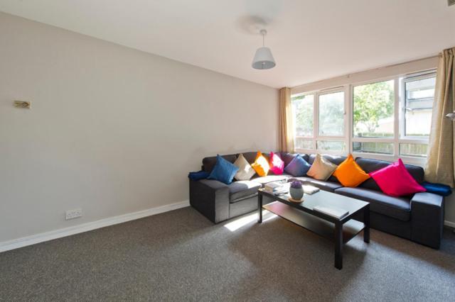 Apartment Joivy Spacious Apt With Private Yard In Notting Hill *