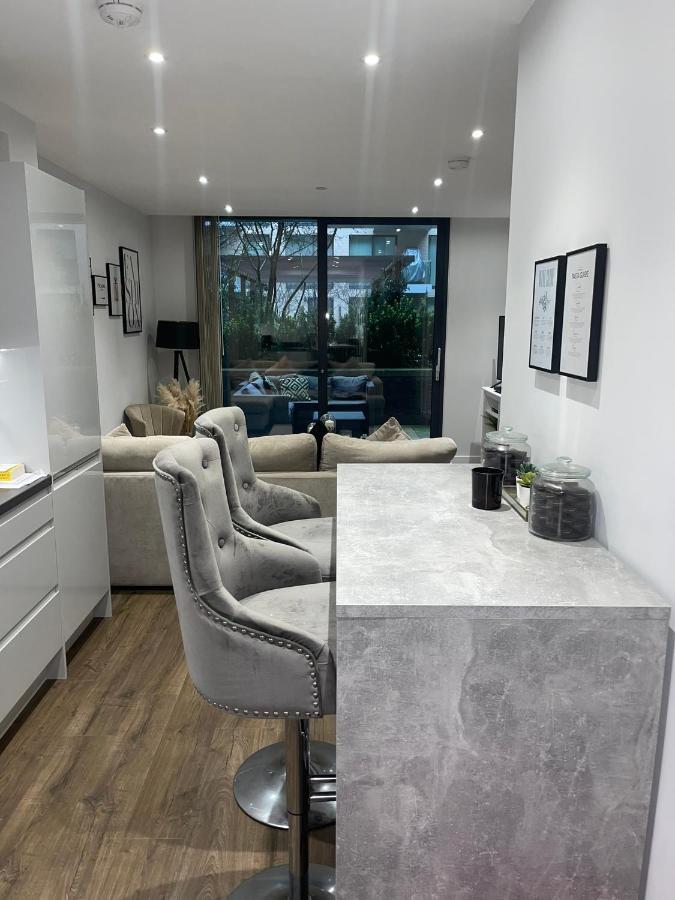 One Bed In Central Apartment