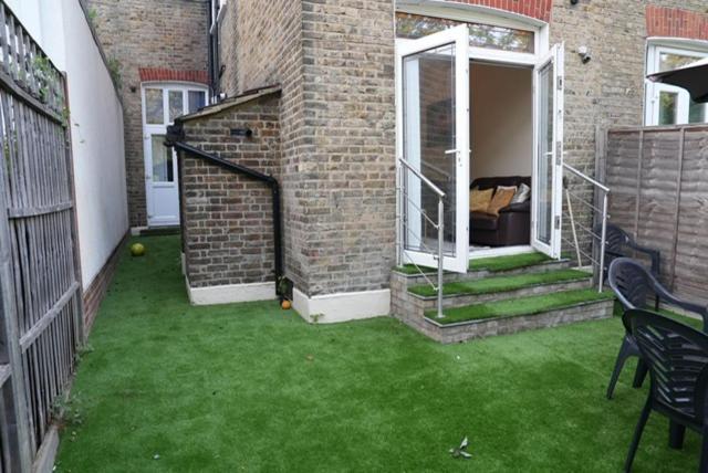 Spacious 5-bed Retreat London