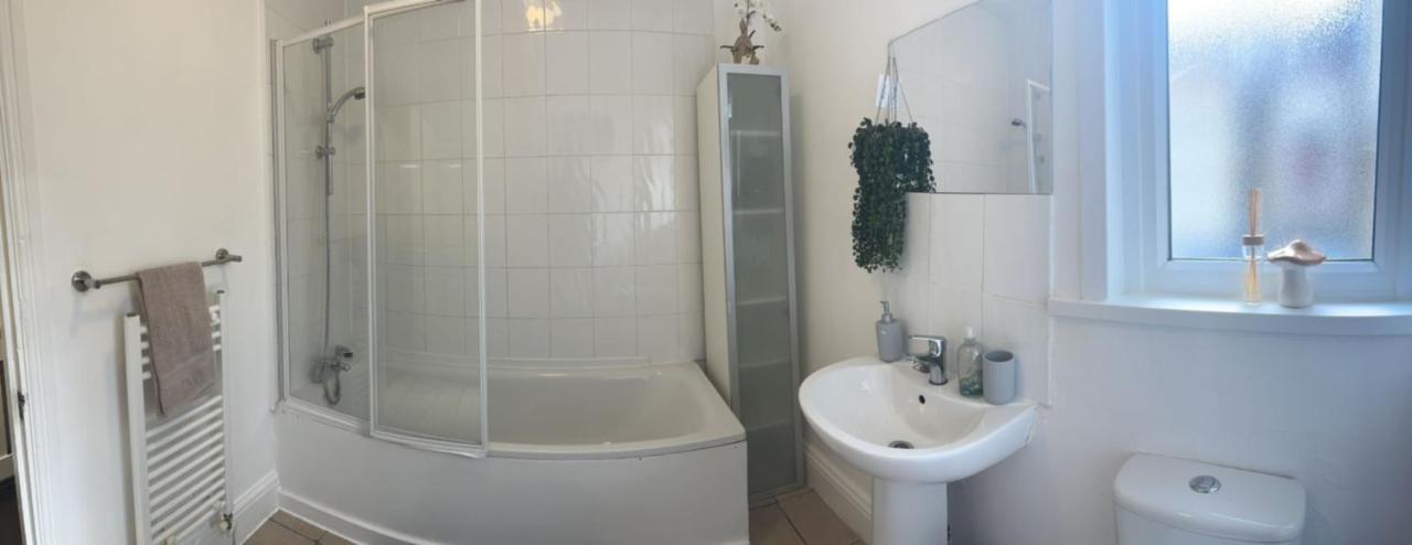 Spacious 5-bed Retreat Apartment London