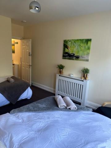 Spacious 5-bed Retreat * London