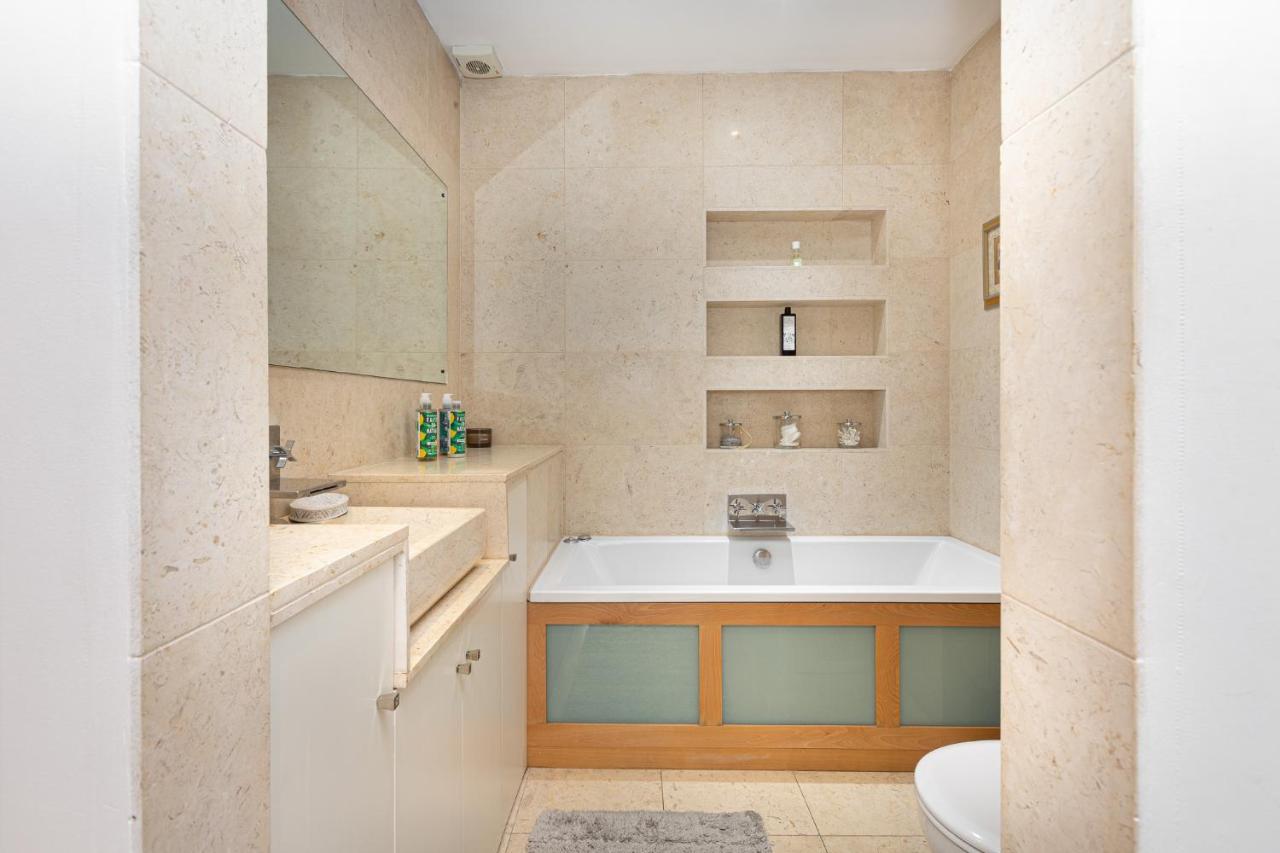 Stunning 2br Flat W2 Patio In Kensington Appartement Londen