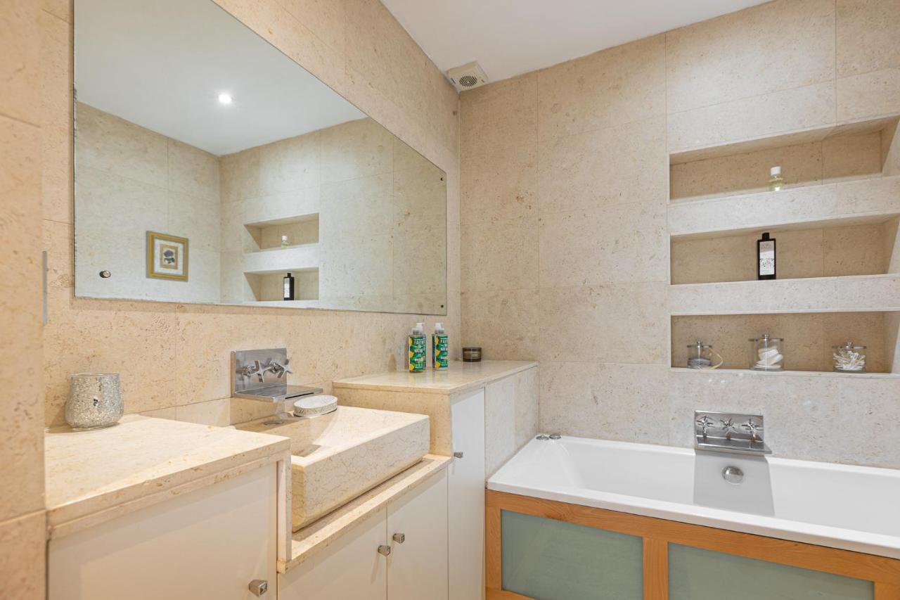 Appartement Stunning 2br Flat W2 Patio In Kensington Londen