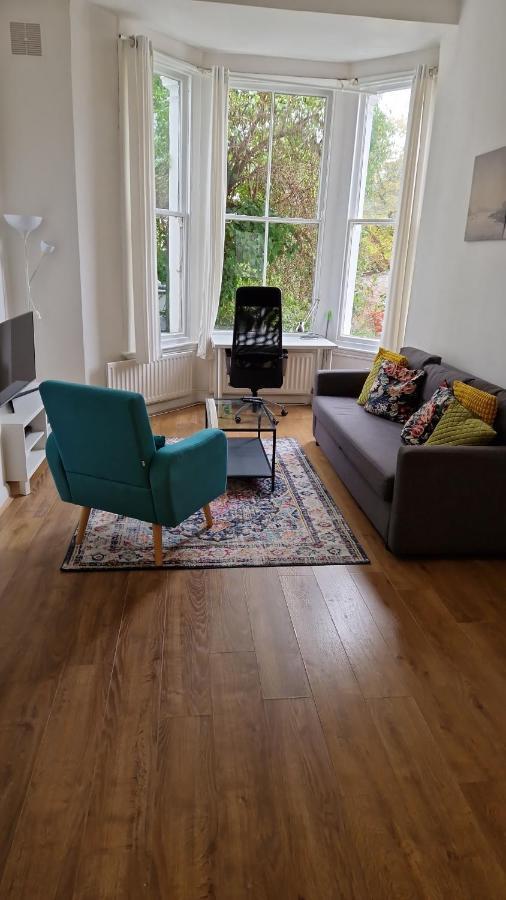 Primrose Hill - Charming, Cosy, 2 Double Bedrooms Londen