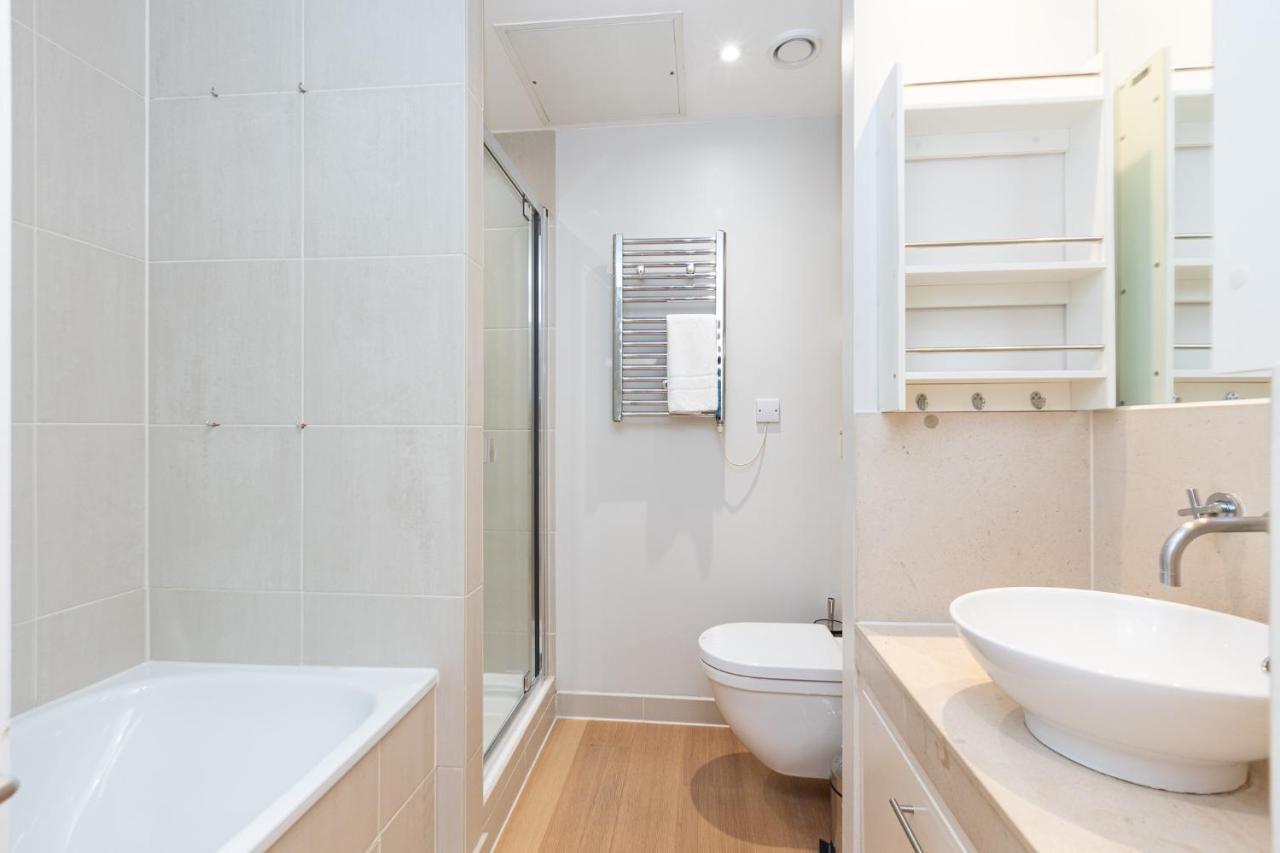 Luxurious Modern 3br Flat In Prime Canary Wharf * London