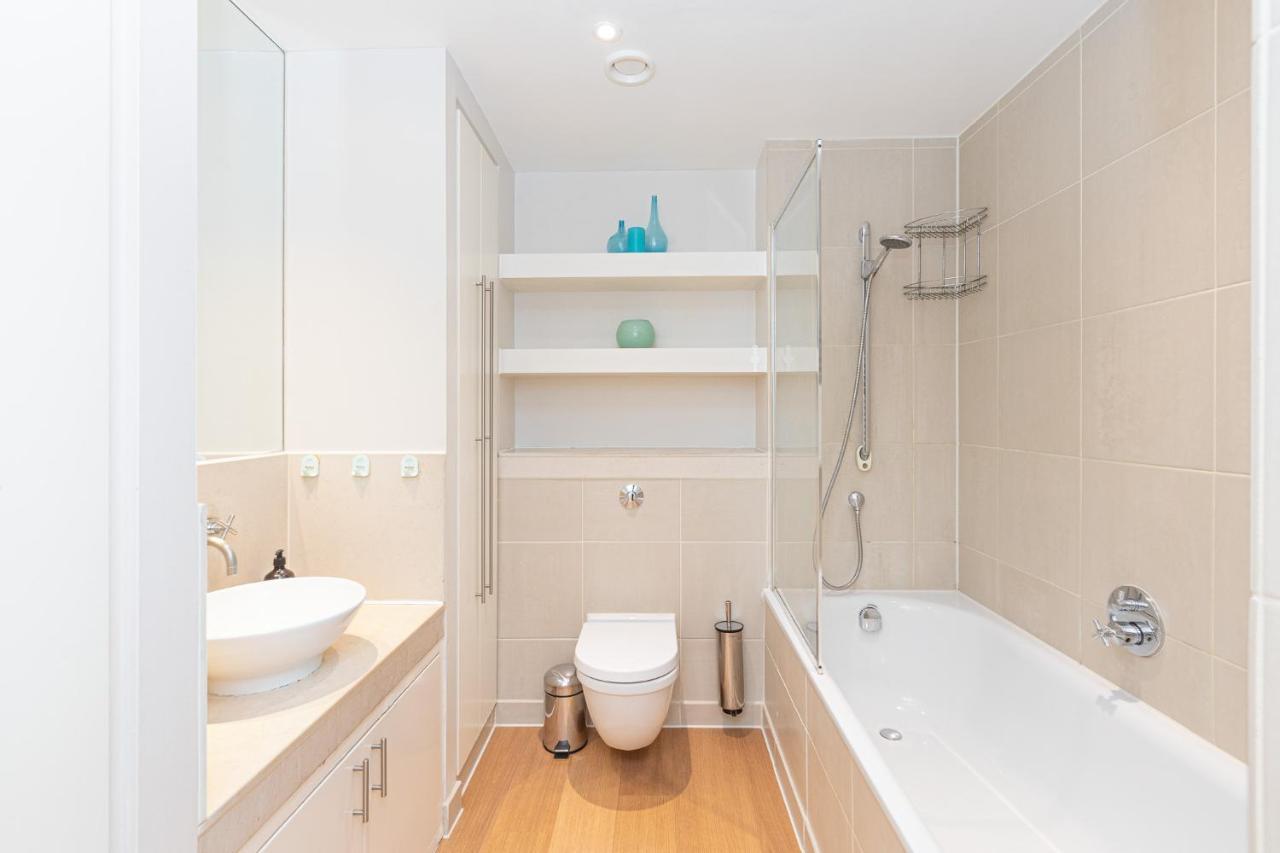 Luxurious Modern 3br Flat In Prime Canary Wharf Apartment London