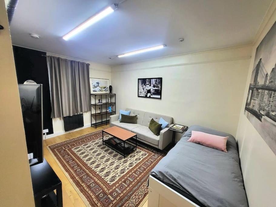 'thefive' Camden Town Guest house London