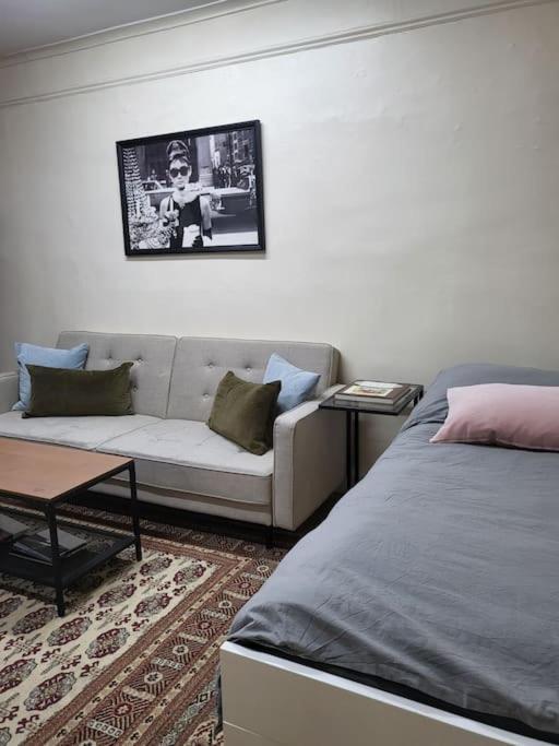 'thefive' Camden Town Guest house