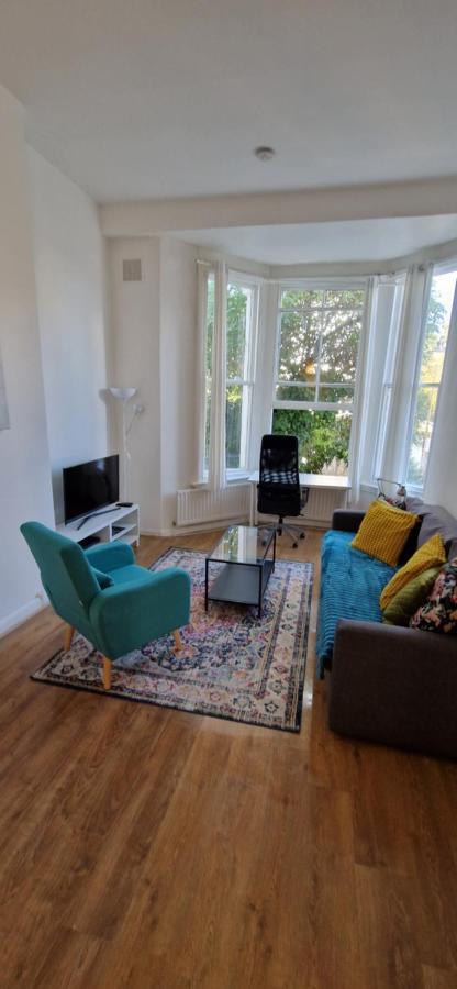 Primrose Hill - Charming, Cosy, 2 Double Bedrooms Appartement Londen