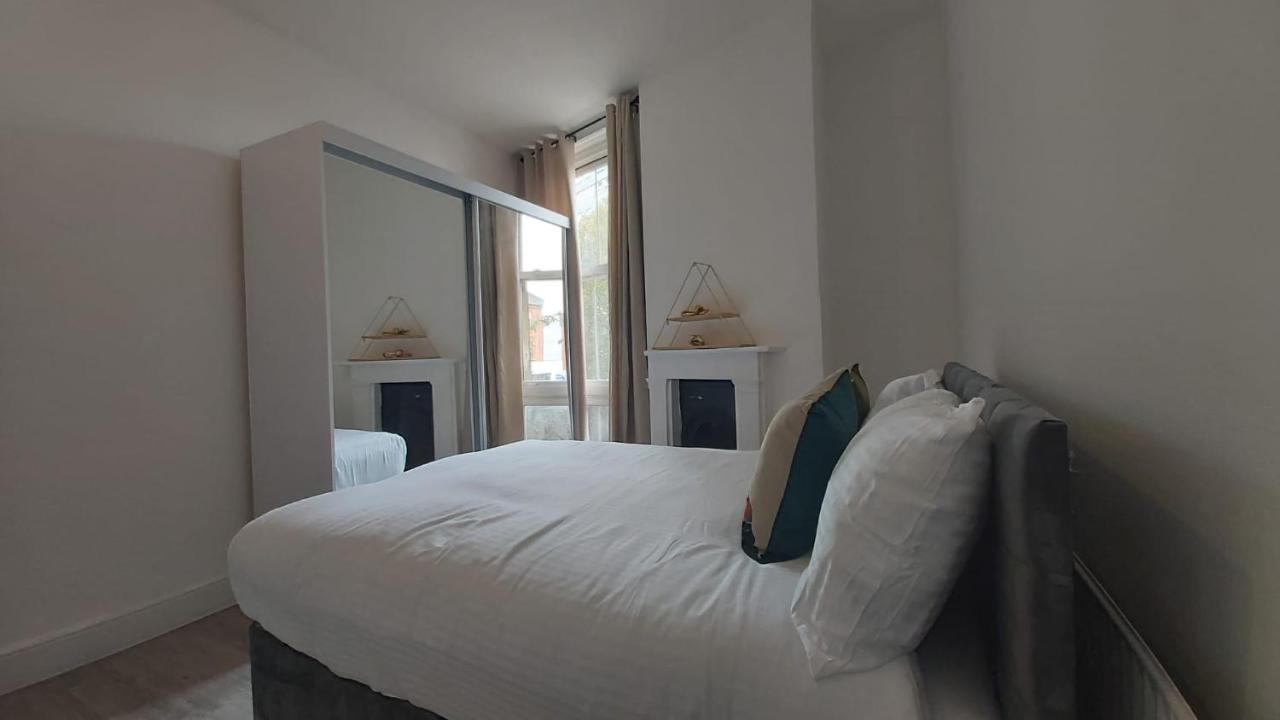 Battersea Park Apartment *