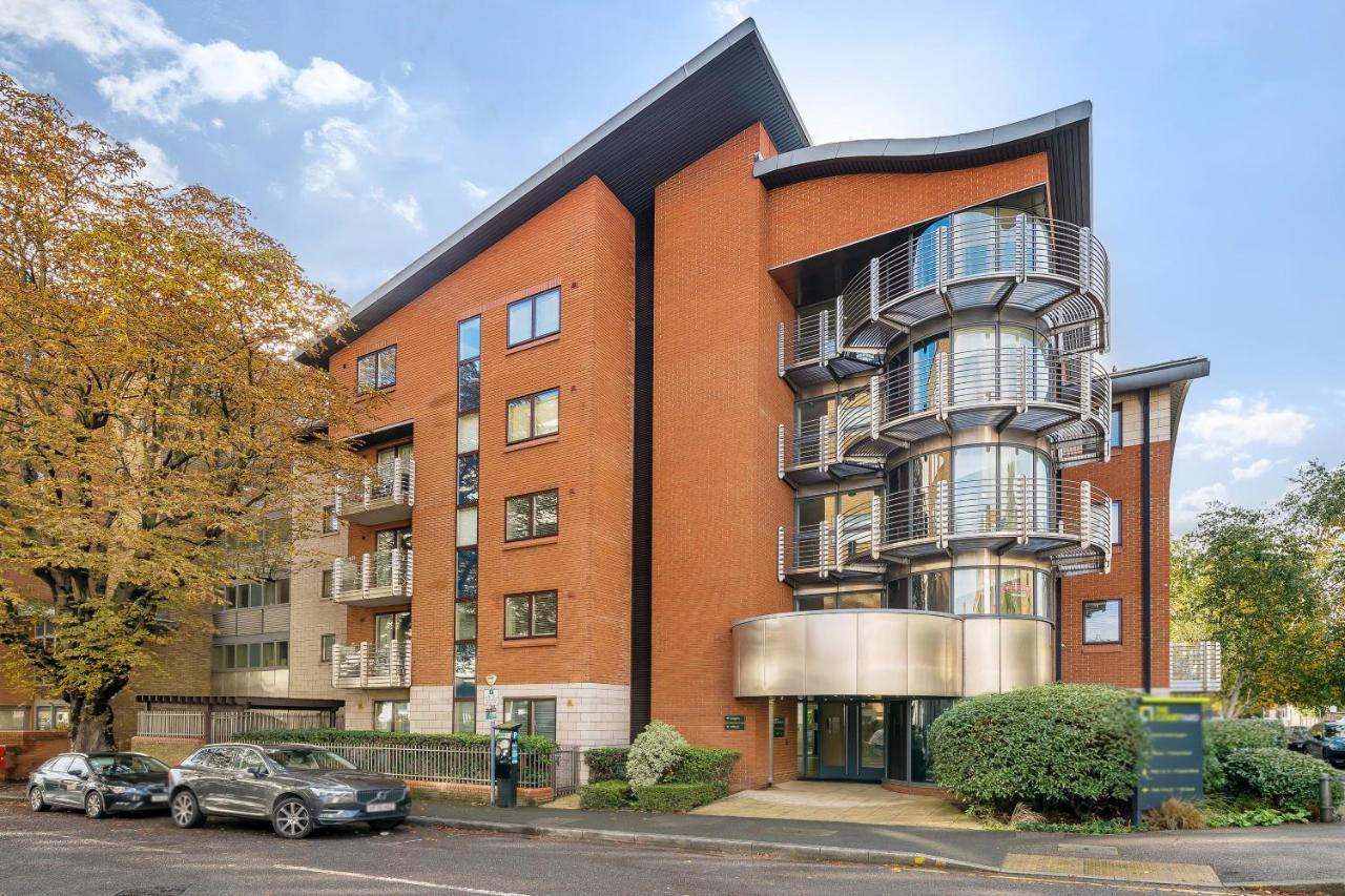 Roomspace Serviced - The Courtyard Penthouse Apartment