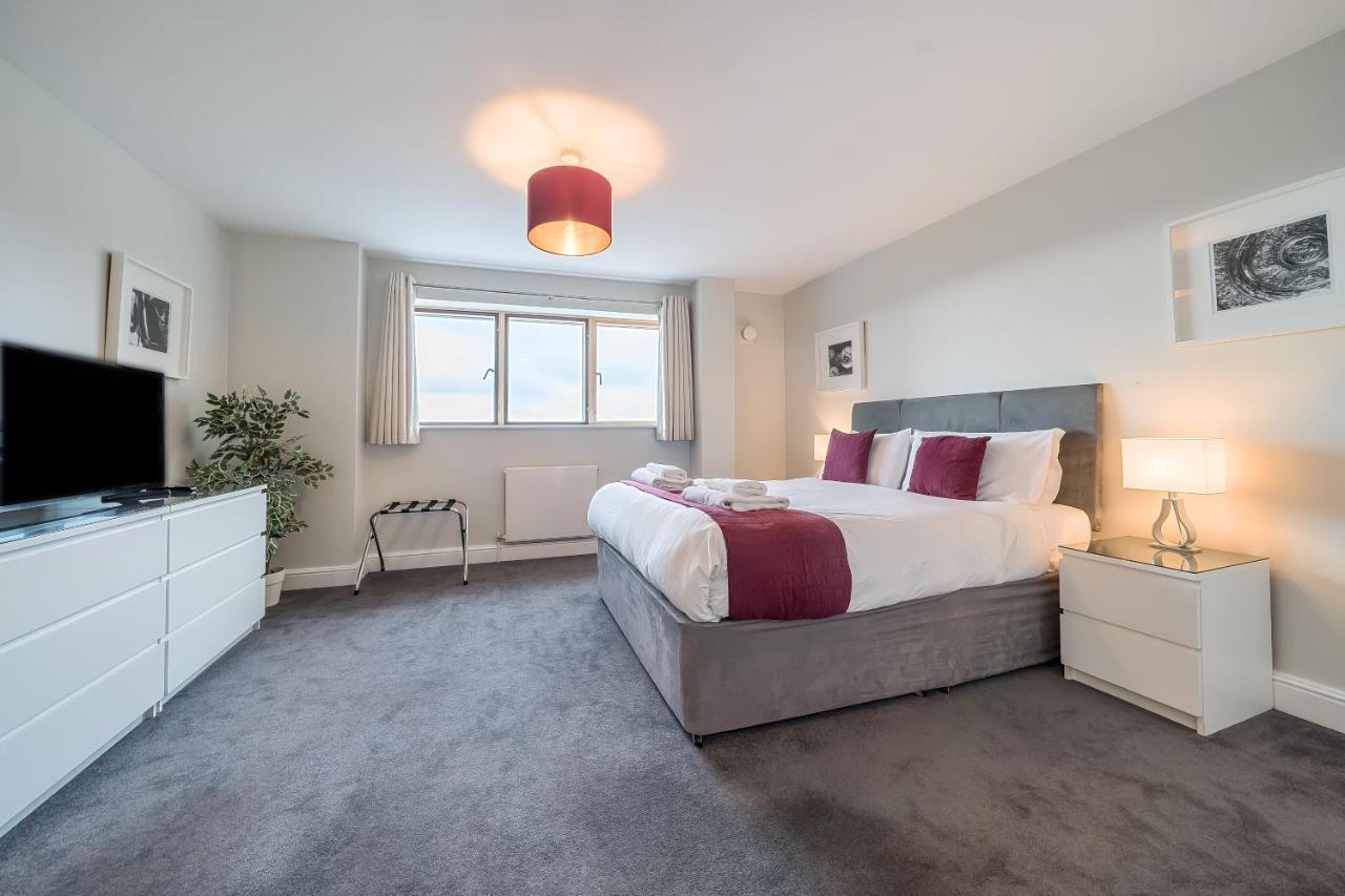 Roomspace Serviced - The Courtyard Penthouse Apartment