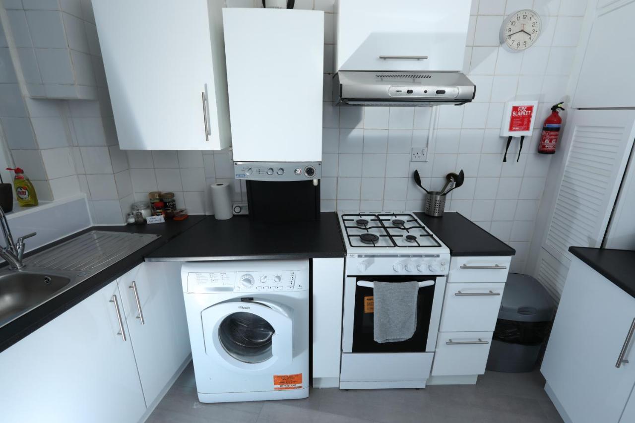 Self Contained 2 Bedroom Flat In Southwark Apartment London