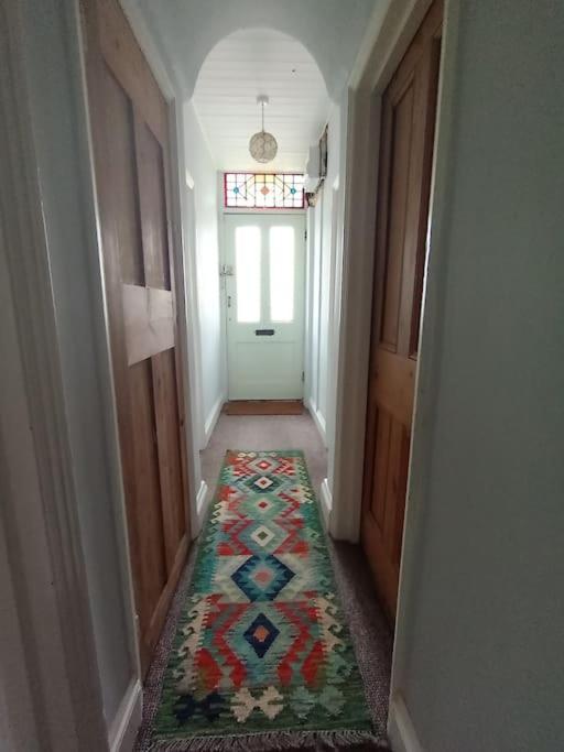 3 Bed Ground Floor Flat Apartment *