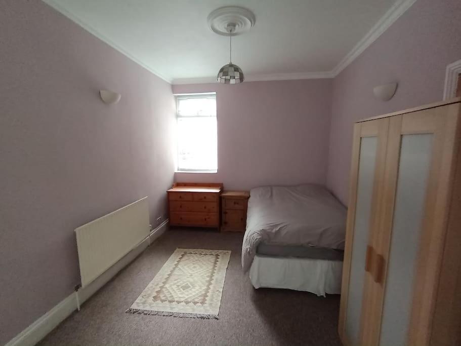 Apartment 3 Bed Ground Floor Flat London