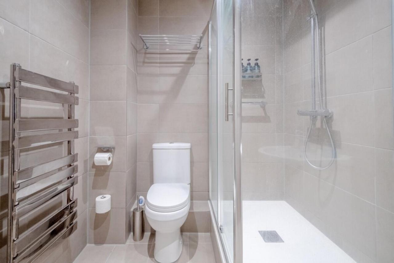 2bd Flat W River View Balcony - Vauxhall! Lägenhet