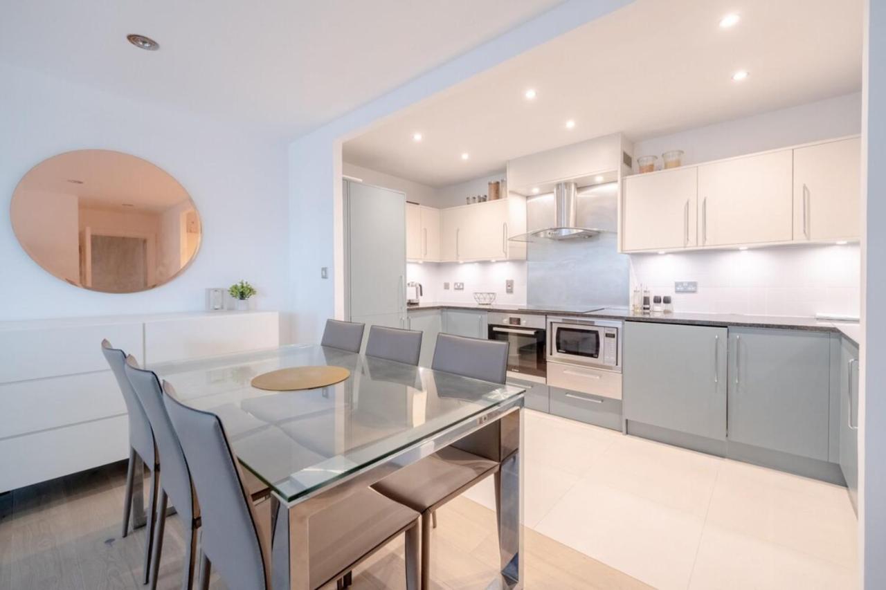 2bd Flat W River View Balcony - Vauxhall! Lägenhet