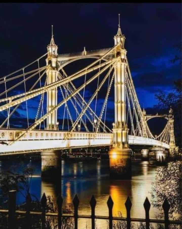Aparthotel New 2 Bedroom Flat Riverview Balcony London