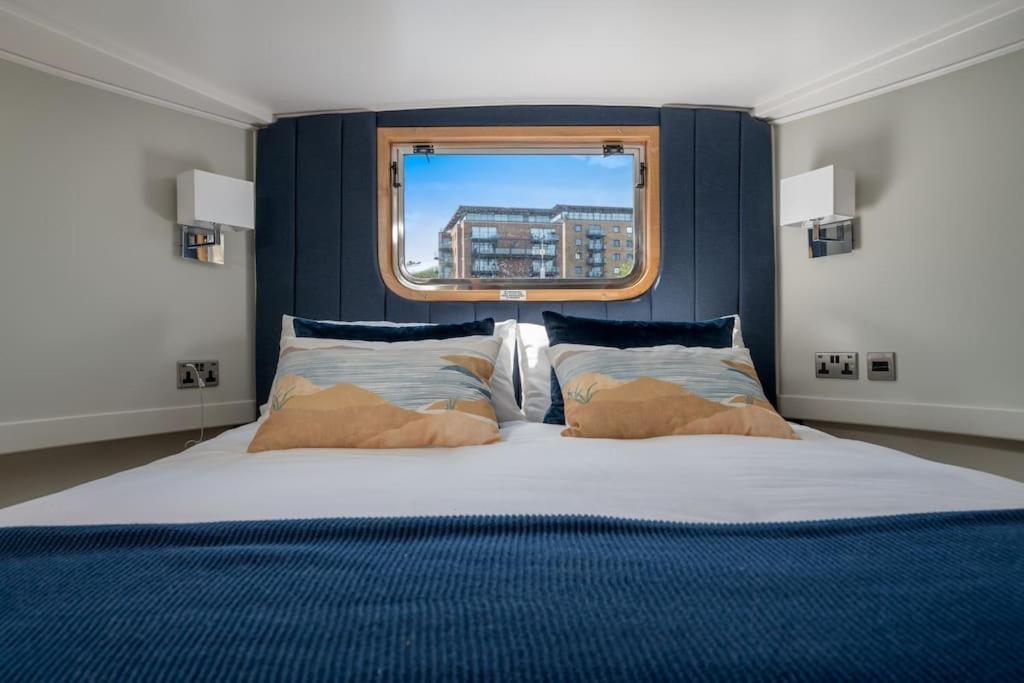 Luxurious Houseboat Near Canary Wharf In Botel Londen