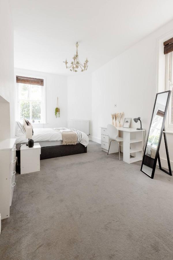 Lejlighed Spacious Apt In Central