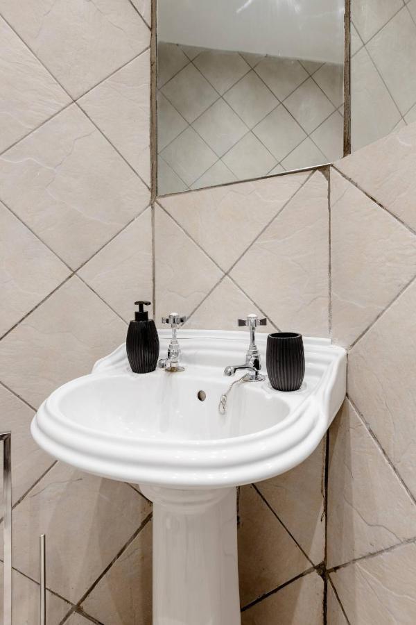 Spacious Apt In Central Lejlighed