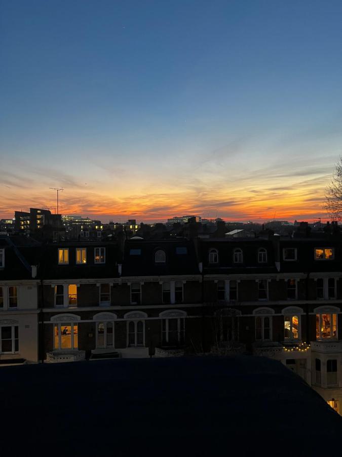 Newly Renovated Modern In West Kensington