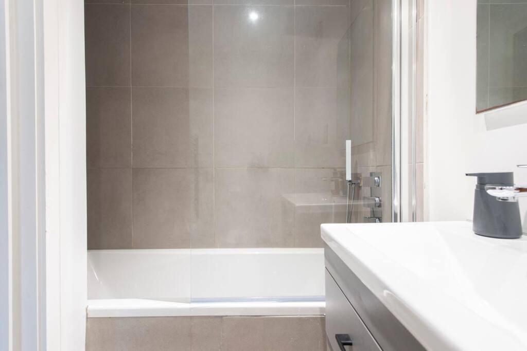 Lejlighed Elevated Elegance: 1br 1ba Flat In Wellmeadow Rd *