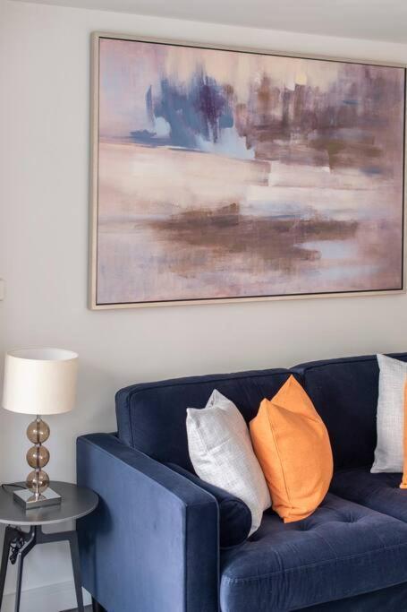 Elevated Elegance: 1br 1ba Flat In Wellmeadow Rd Lejlighed London