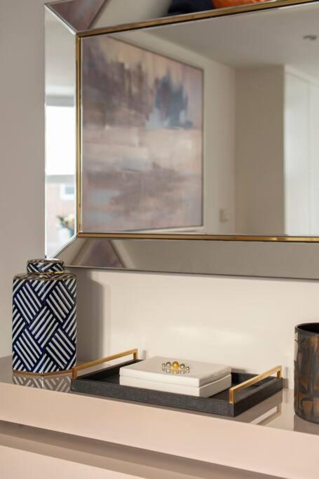 Elevated Elegance: 1br 1ba Flat In Wellmeadow Rd *