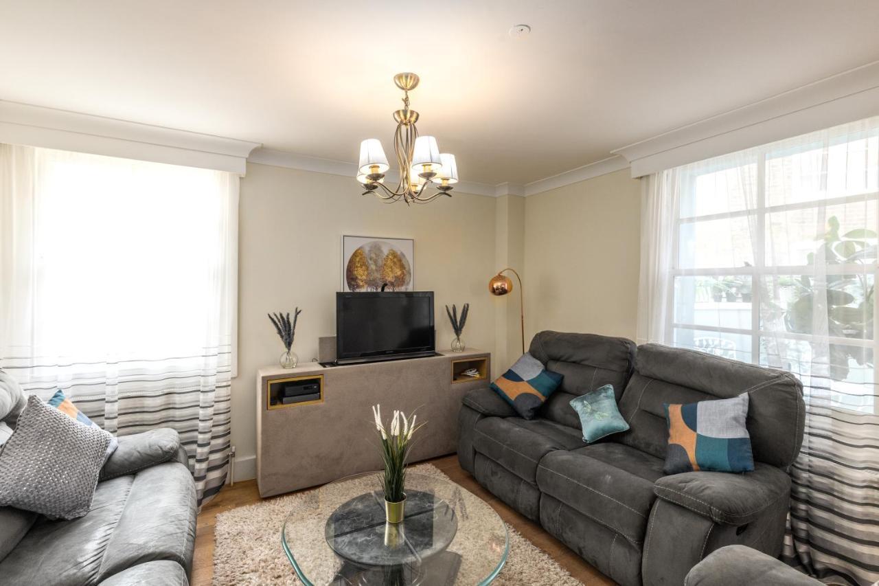 Stunning 3 Bed Townhouse Lägenhet *
