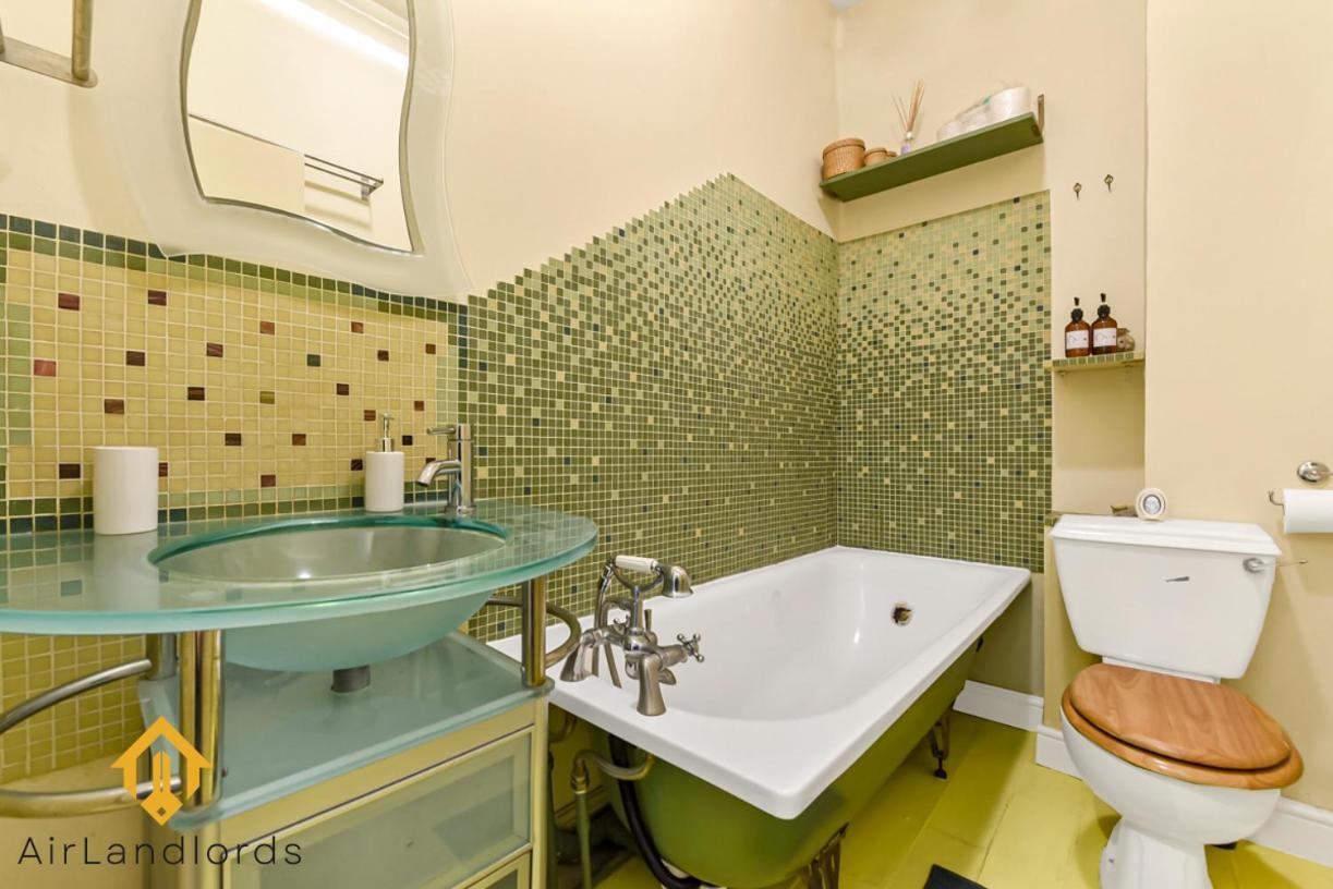 Peaceful 2-bedroom Flat Near Queens Park Station * Londra