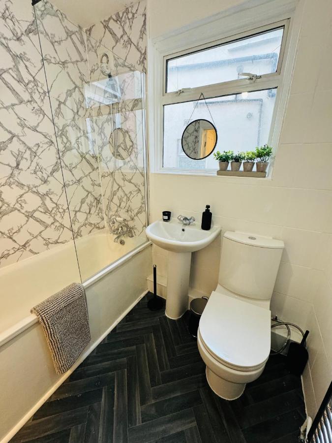 Semesterbostad 2 Bedrooms House Near Central
