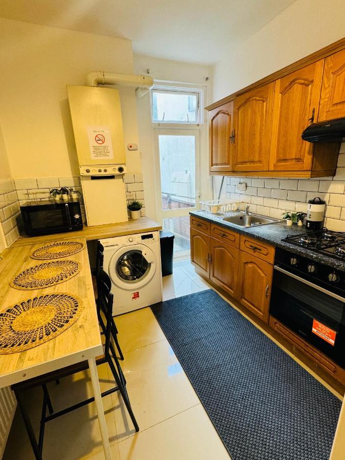 2 Bedrooms House Near Central Semesterbostad *