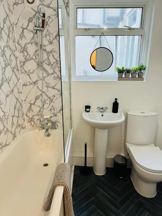 Semesterbostad 2 Bedrooms House Near Central *