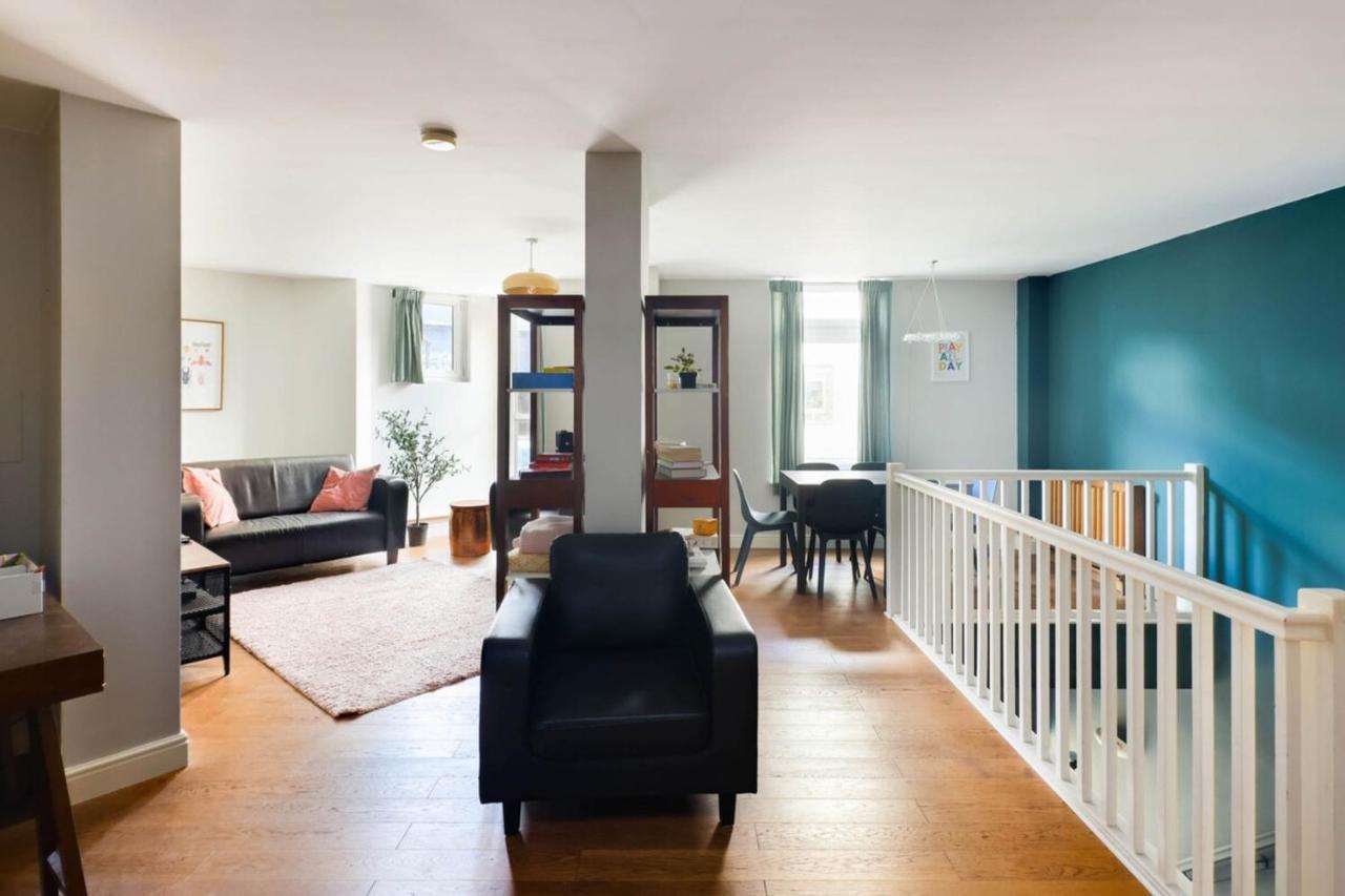 Beautiful & Vibrant 2bd W Balcony - Hackney! Ferienhaus