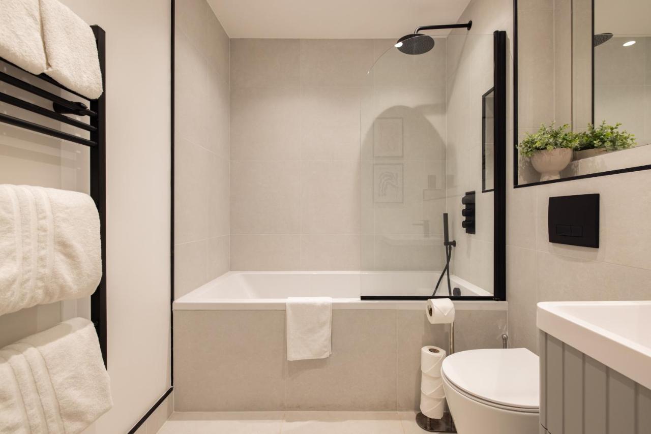 The Wembley Hideout - Stylish 2bdr Flat With Balcony Appartamento Londra
