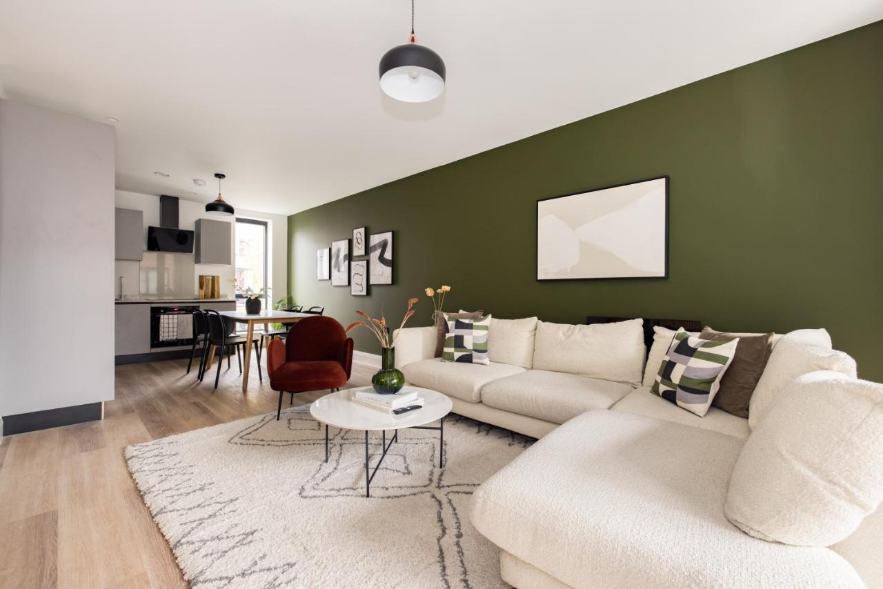 The Wembley Hideout - Stylish 2bdr Flat With Balcony Londra