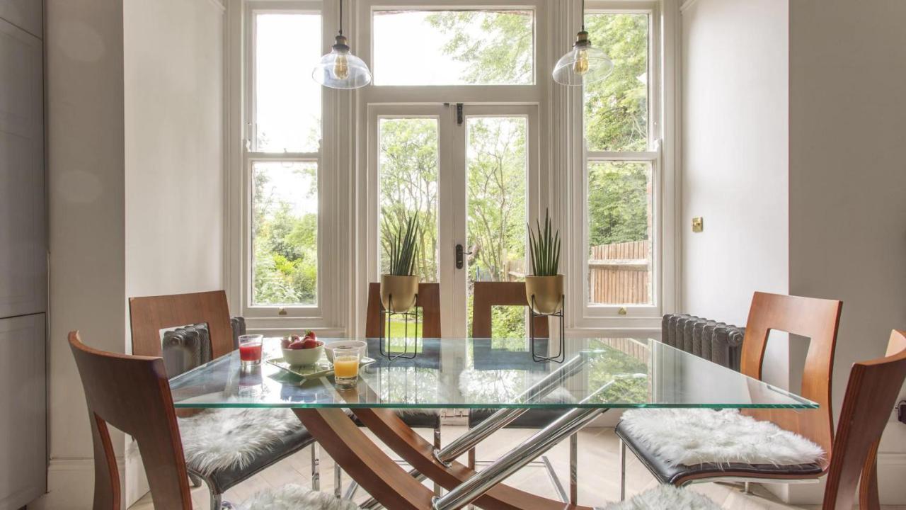 Stunning 4-bed In London-parking & Garden Apartment London