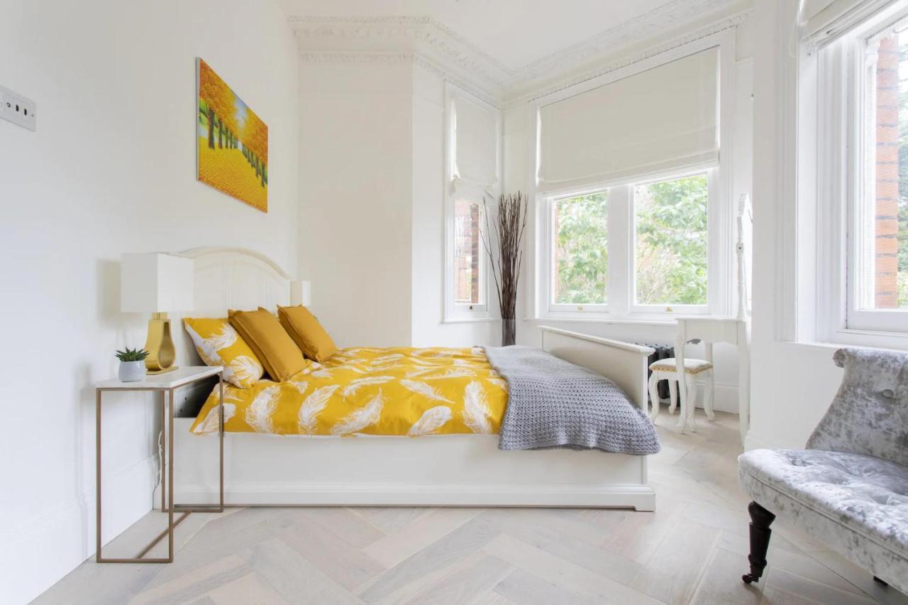 Stunning 4-bed In London-parking & Garden Apartment