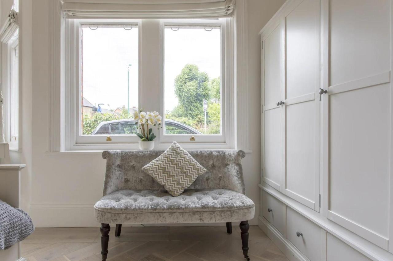 Stunning 4-bed In London-parking & Garden Apartment