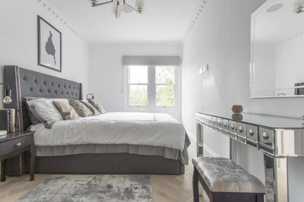 Stunning 4-bed In London-parking & Garden * London