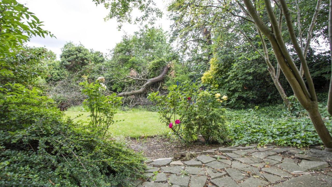 Stunning 4-bed In London-parking & Garden Apartment *