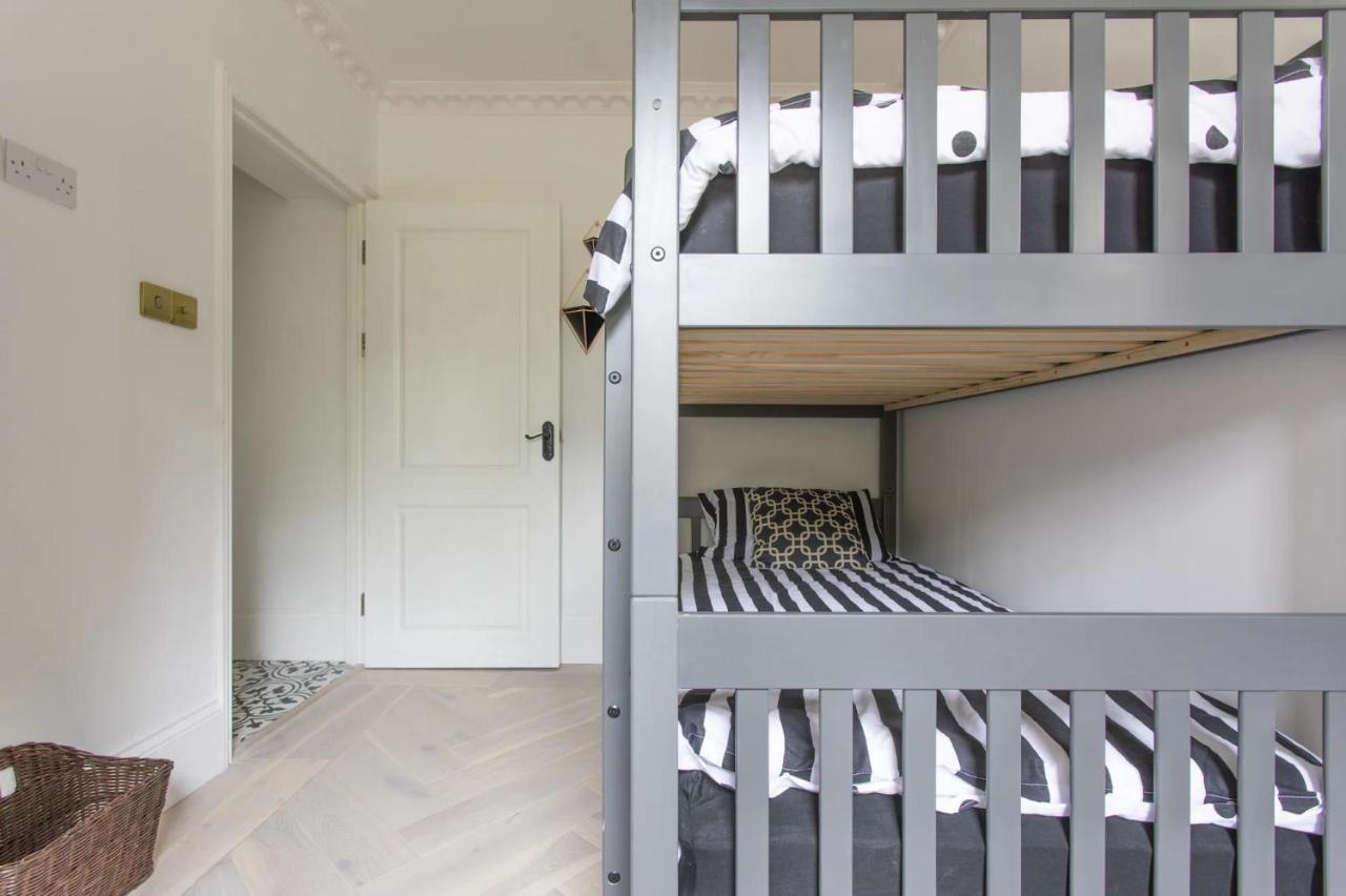 Stunning 4-bed In London-parking & Garden *